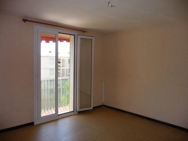 Location T3 MARSEILLE 12EME BEAUMONT DANS RESIDENCE FERMEE UN APPARTEMENT DE TYPE 3 AU 5 ETAGE